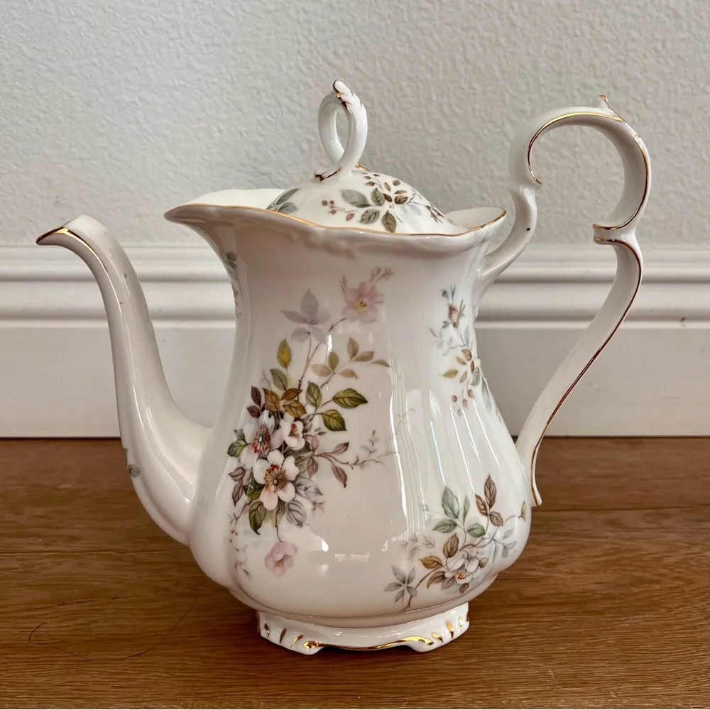 Royal Albert Haworth Coffee Or Tea Pot W/ Lid‎ Bone China England Beautiful Mint